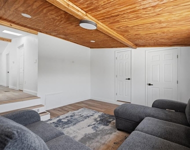 7037 Mccray Drive - Photo Thumbnail 7