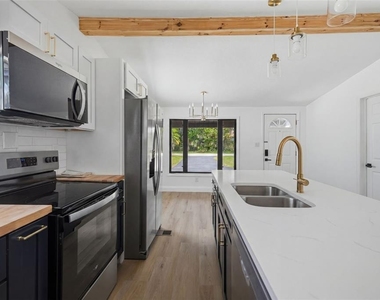 7037 Mccray Drive - Photo Thumbnail 5