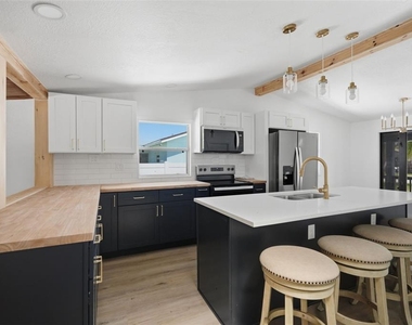7037 Mccray Drive - Photo Thumbnail 3