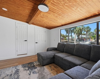 7037 Mccray Drive - Photo Thumbnail 8