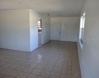 2400 Nw 21st Street - Photo Thumbnail 10