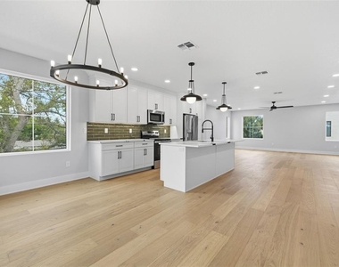 4208 W Carmen Street - Photo Thumbnail 7