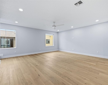4208 W Carmen Street - Photo Thumbnail 14