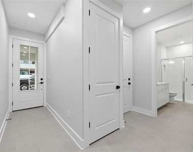 4208 W Carmen Street - Photo Thumbnail 2