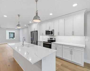 4208 W Carmen Street - Photo Thumbnail 9