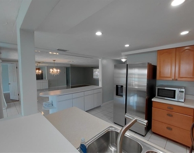 4113 Star Island Drive - Photo Thumbnail 21
