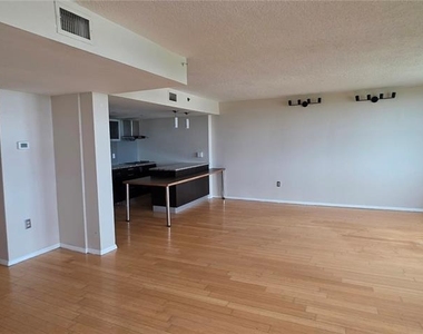 701 S Madison Avenue - Photo Thumbnail 10