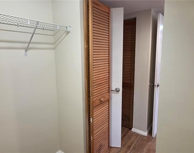 701 S Madison Avenue - Photo Thumbnail 8