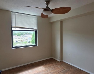 701 S Madison Avenue - Photo Thumbnail 4