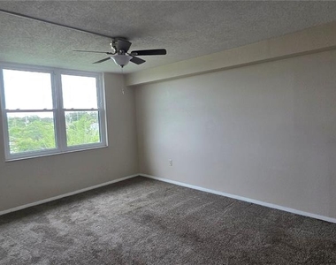701 S Madison Avenue - Photo Thumbnail 17