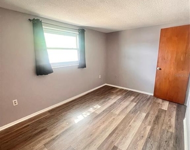 9910 Lake Chrise Lane - Photo Thumbnail 6