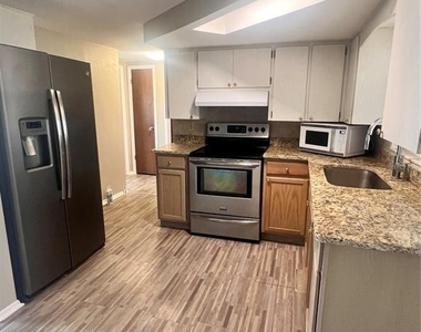 9910 Lake Chrise Lane - Photo Thumbnail 2