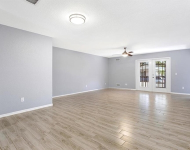 107 47th Avenue N - Photo Thumbnail 2