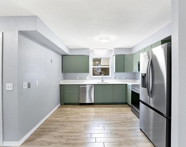 107 47th Avenue N - Photo Thumbnail 7
