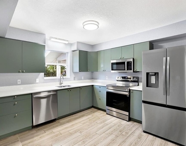 107 47th Avenue N - Photo Thumbnail 5