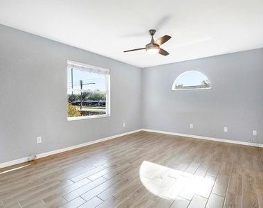 107 47th Avenue N - Photo Thumbnail 9