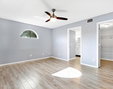 107 47th Avenue N - Photo Thumbnail 10