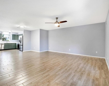 107 47th Avenue N - Photo Thumbnail 4