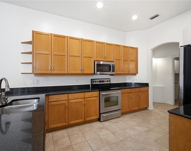 34421 Blue Ash Court - Photo Thumbnail 17