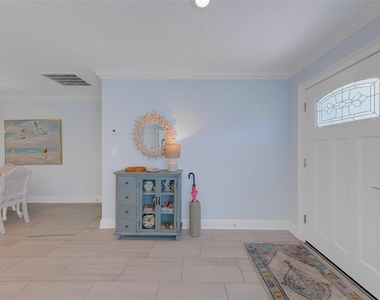 196 Overbrook Drive E - Photo Thumbnail 2