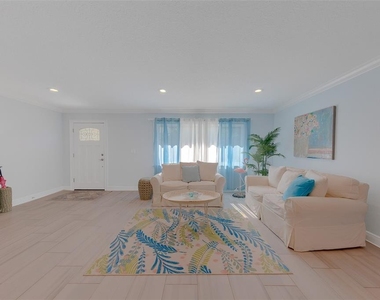 196 Overbrook Drive E - Photo Thumbnail 4