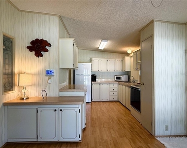 4550 Charter Street - Photo Thumbnail 10