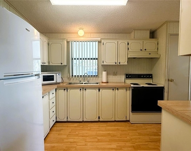 4550 Charter Street - Photo Thumbnail 9