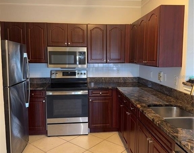 4304 Bayside Village Drive - Photo Thumbnail 9