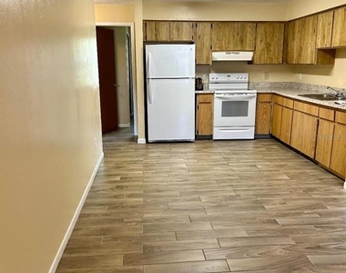 8407 N 10th Street - Photo Thumbnail 3