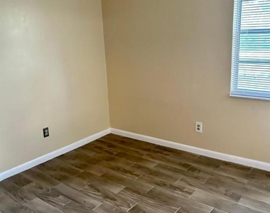 8407 N 10th Street - Photo Thumbnail 7
