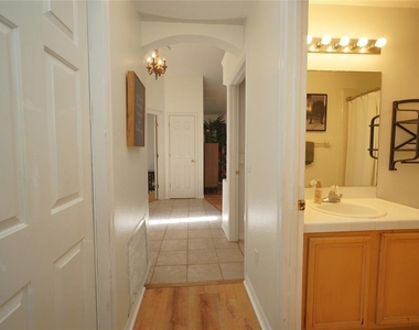 6921 Jamestown Manor Drive - Photo Thumbnail 10