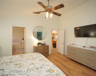 6921 Jamestown Manor Drive - Photo Thumbnail 16