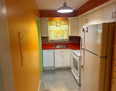 445 32nd Avenue N - Photo Thumbnail 6