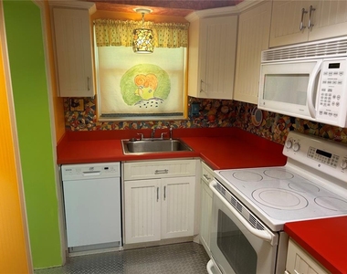 445 32nd Avenue N - Photo Thumbnail 5