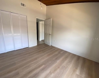 542 Plaza Seville Court - Photo Thumbnail 16