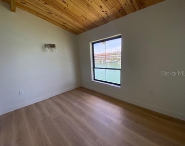 542 Plaza Seville Court - Photo Thumbnail 9