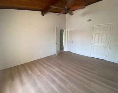 542 Plaza Seville Court - Photo Thumbnail 11