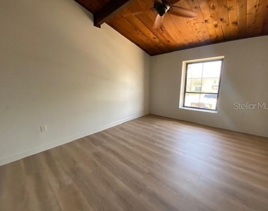 542 Plaza Seville Court - Photo Thumbnail 17