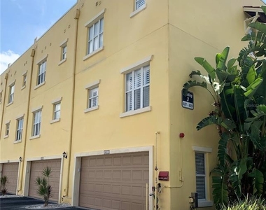 601 Casabella Circle - Photo Thumbnail 4