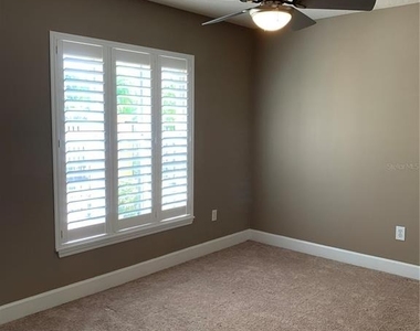 601 Casabella Circle - Photo Thumbnail 6