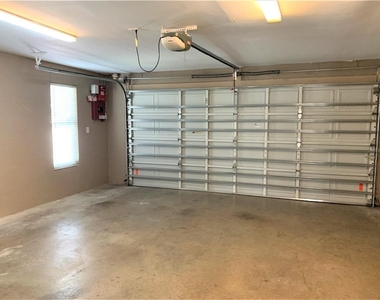 601 Casabella Circle - Photo Thumbnail 32