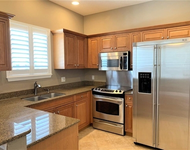 601 Casabella Circle - Photo Thumbnail 17