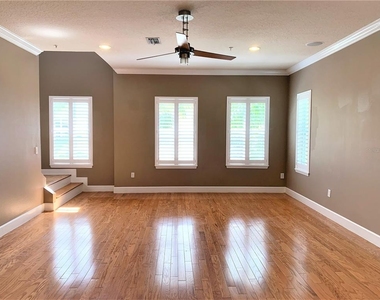 601 Casabella Circle - Photo Thumbnail 8