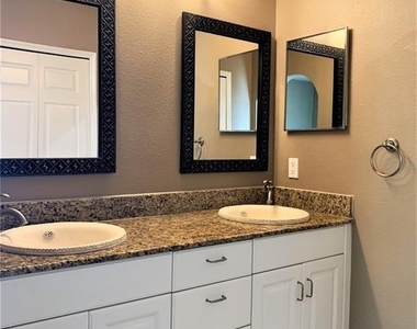 601 Casabella Circle - Photo Thumbnail 22