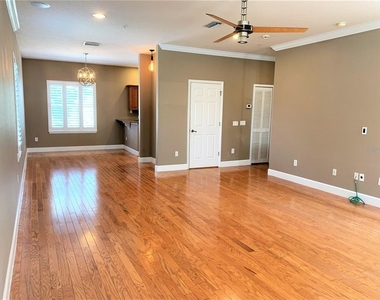 601 Casabella Circle - Photo Thumbnail 10