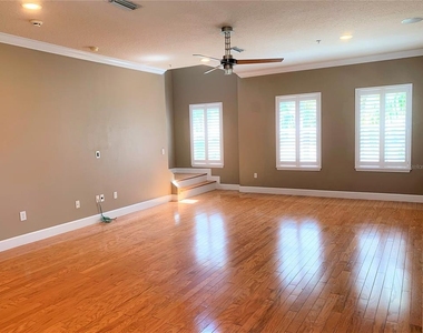 601 Casabella Circle - Photo Thumbnail 9