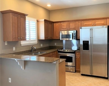 601 Casabella Circle - Photo Thumbnail 16
