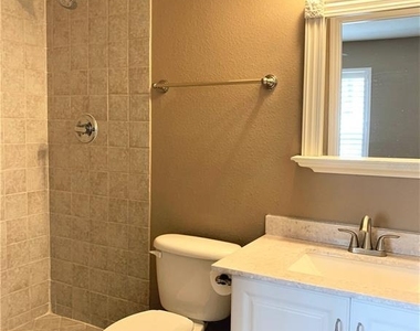601 Casabella Circle - Photo Thumbnail 7