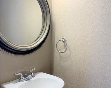 601 Casabella Circle - Photo Thumbnail 12