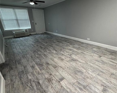 1400 Strawberry Place - Photo Thumbnail 4